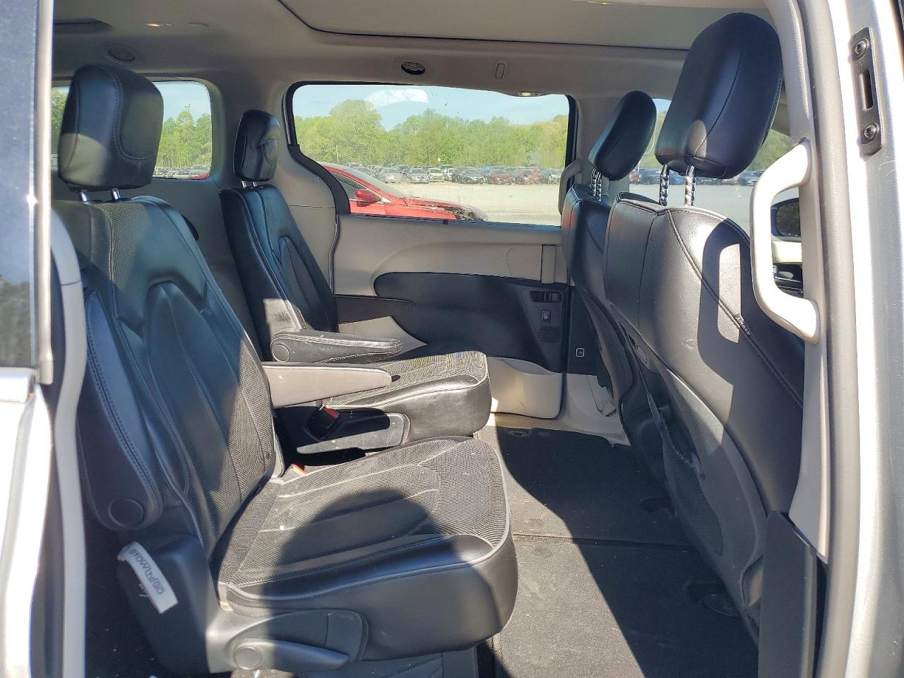 2019 Chrysler Pacifica VIN 2C4RC1GG2KR730959 photo 11
