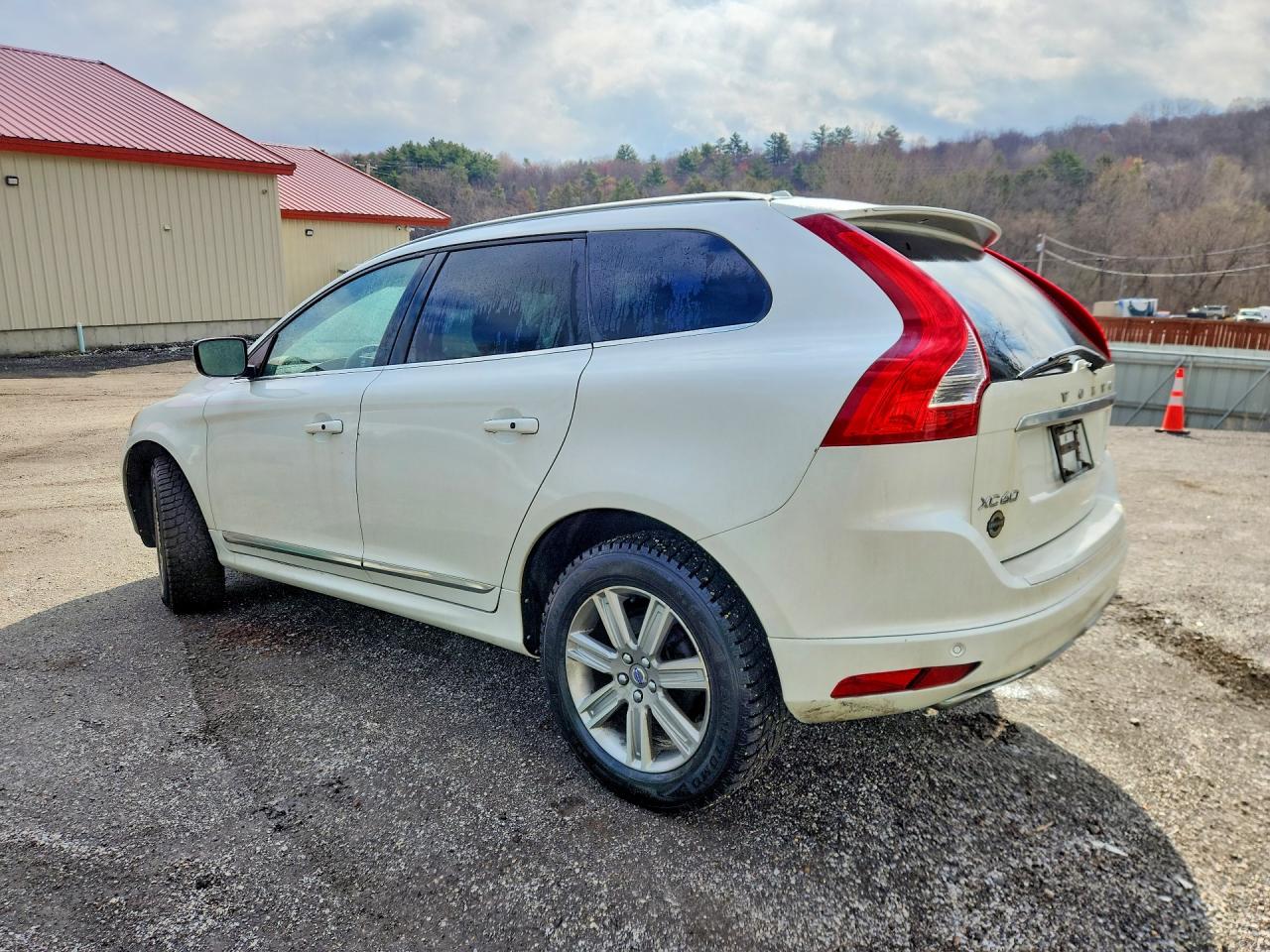 2017 Volvo Xc60 VIN YV440MRU4H2111159 photo 2