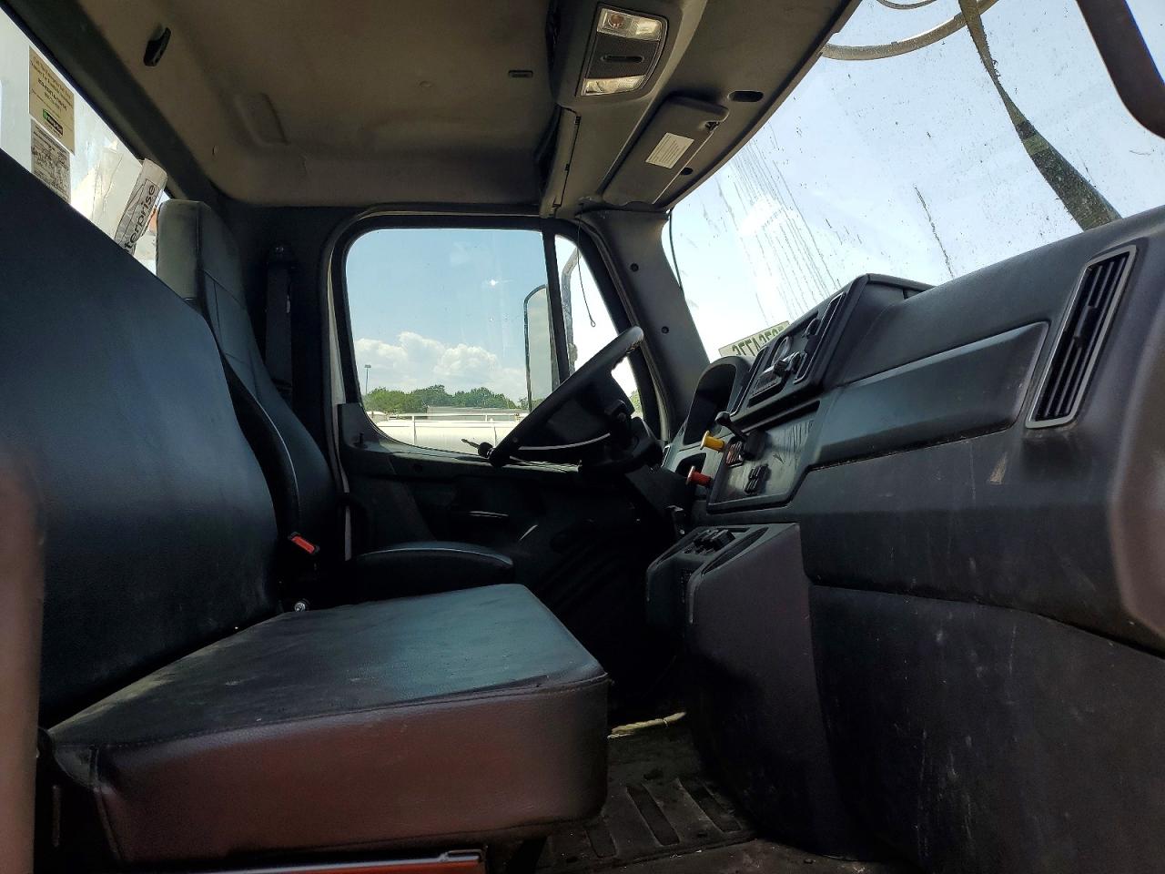 2025 FREIGHTLINER All other VIN 3ALDCXFC6SDVZ3946 photo 5