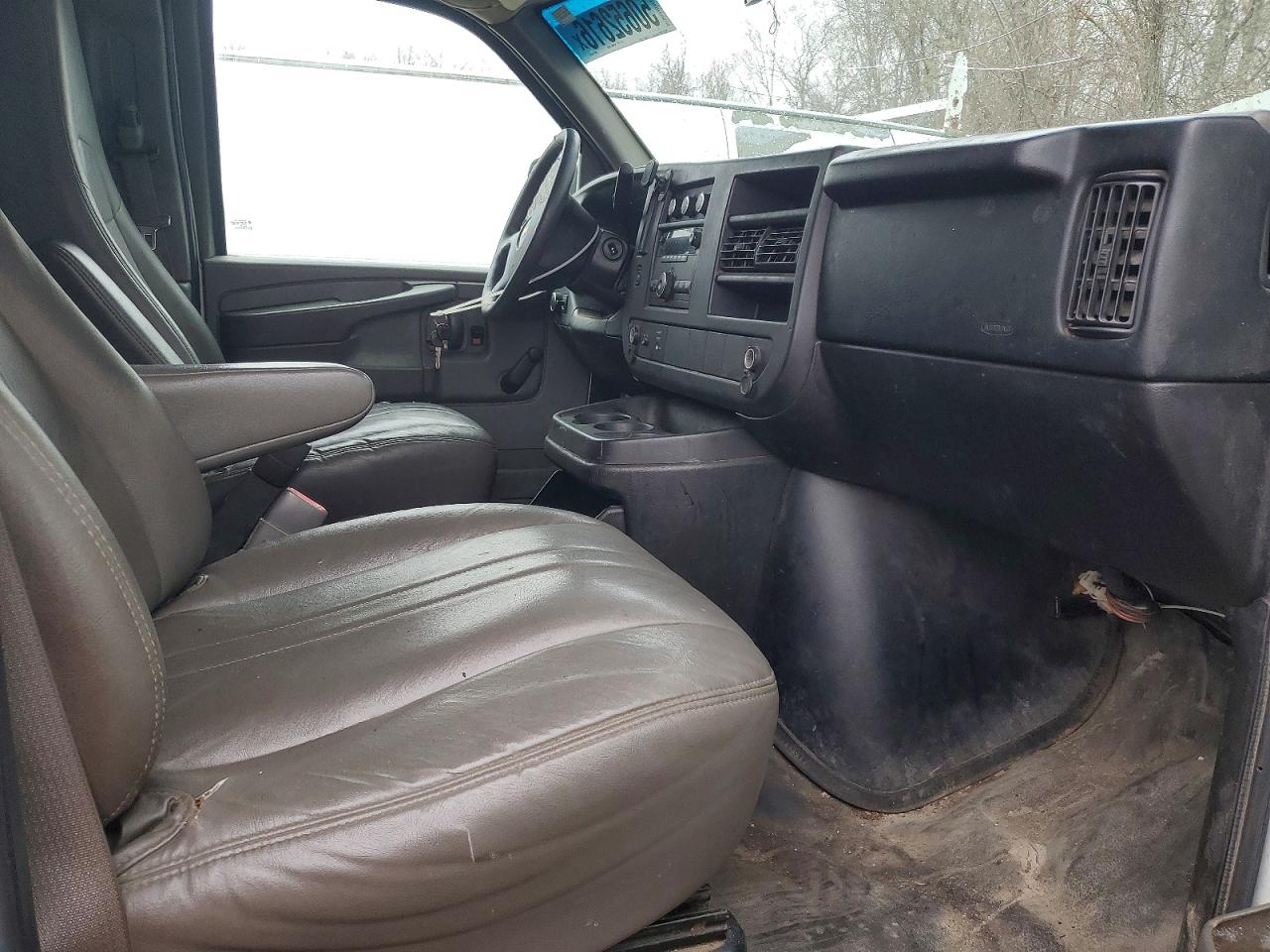 2011 CHEV Express VIN 1GCWGFFA2B1141772 photo 11