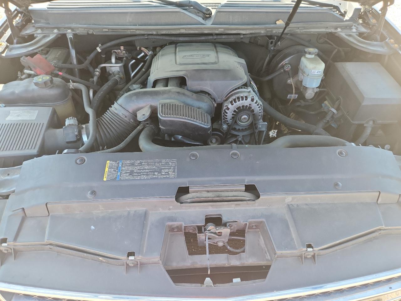 2011 Chevrolet Suburban VIN 1GNSCJE0XBR111112 photo 12
