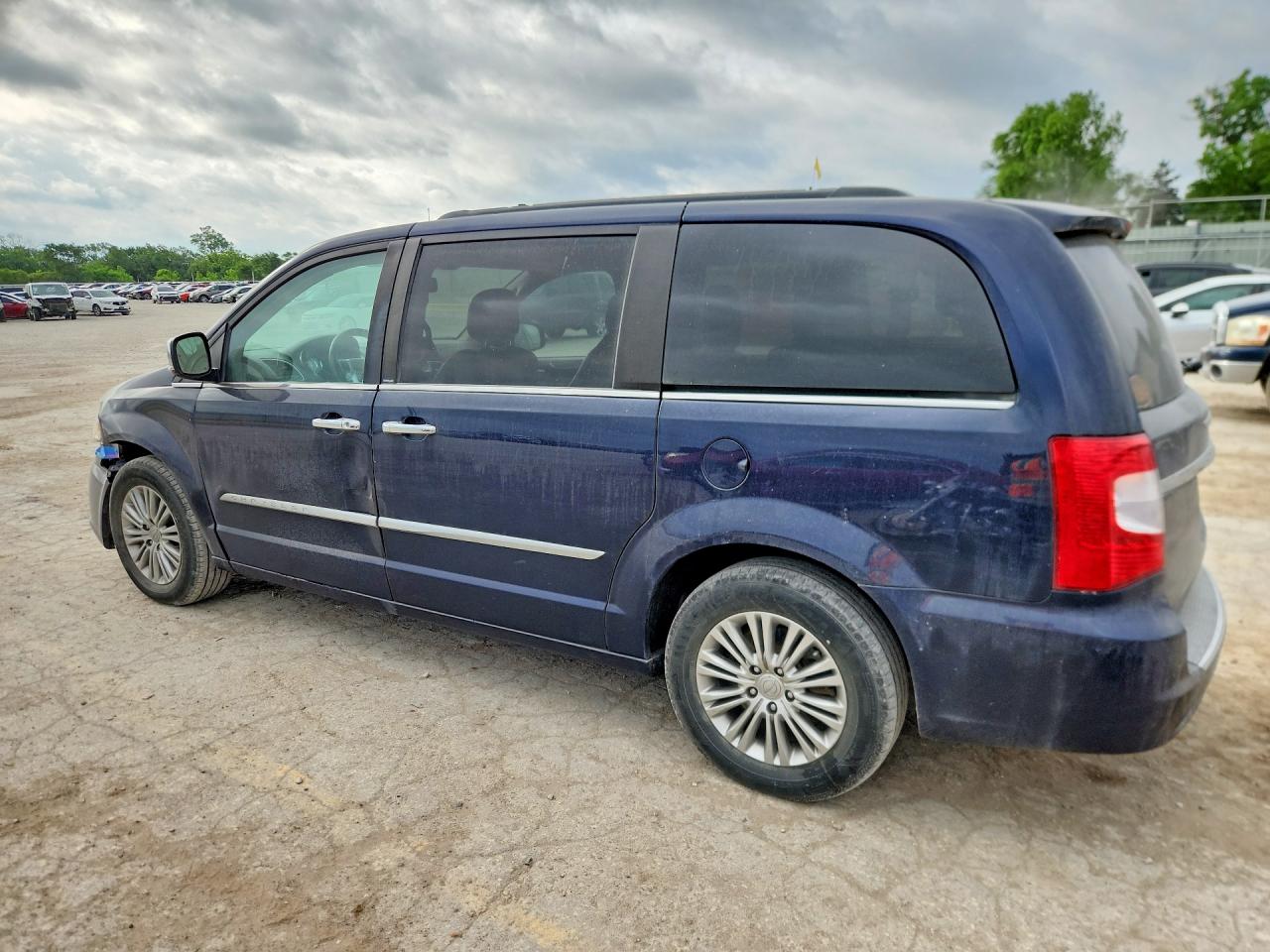 2014 Chrysler Minivan VIN 2C4RC1CG4ER228674 photo 2