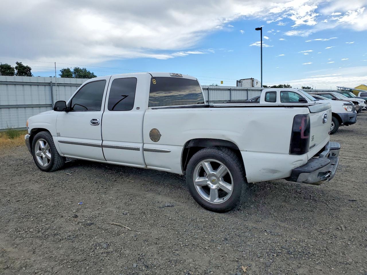 2000 GMC SIERRA VIN 1GTEC19V6YZ129479 photo 2