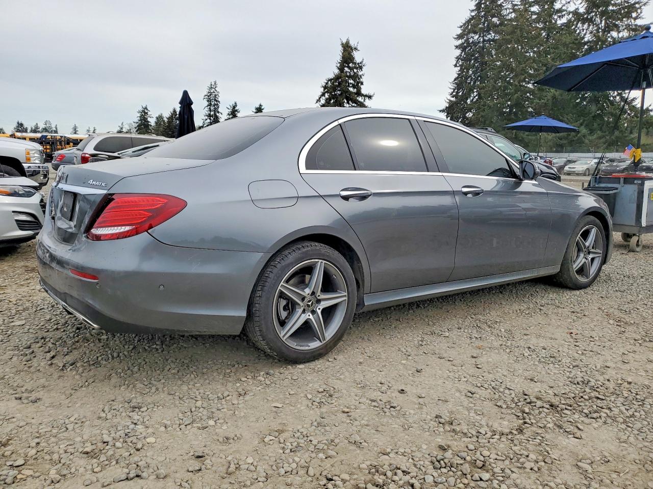 2018 Mercedes-Benz E-class VIN WDDZF4KB2JA371898 photo 3