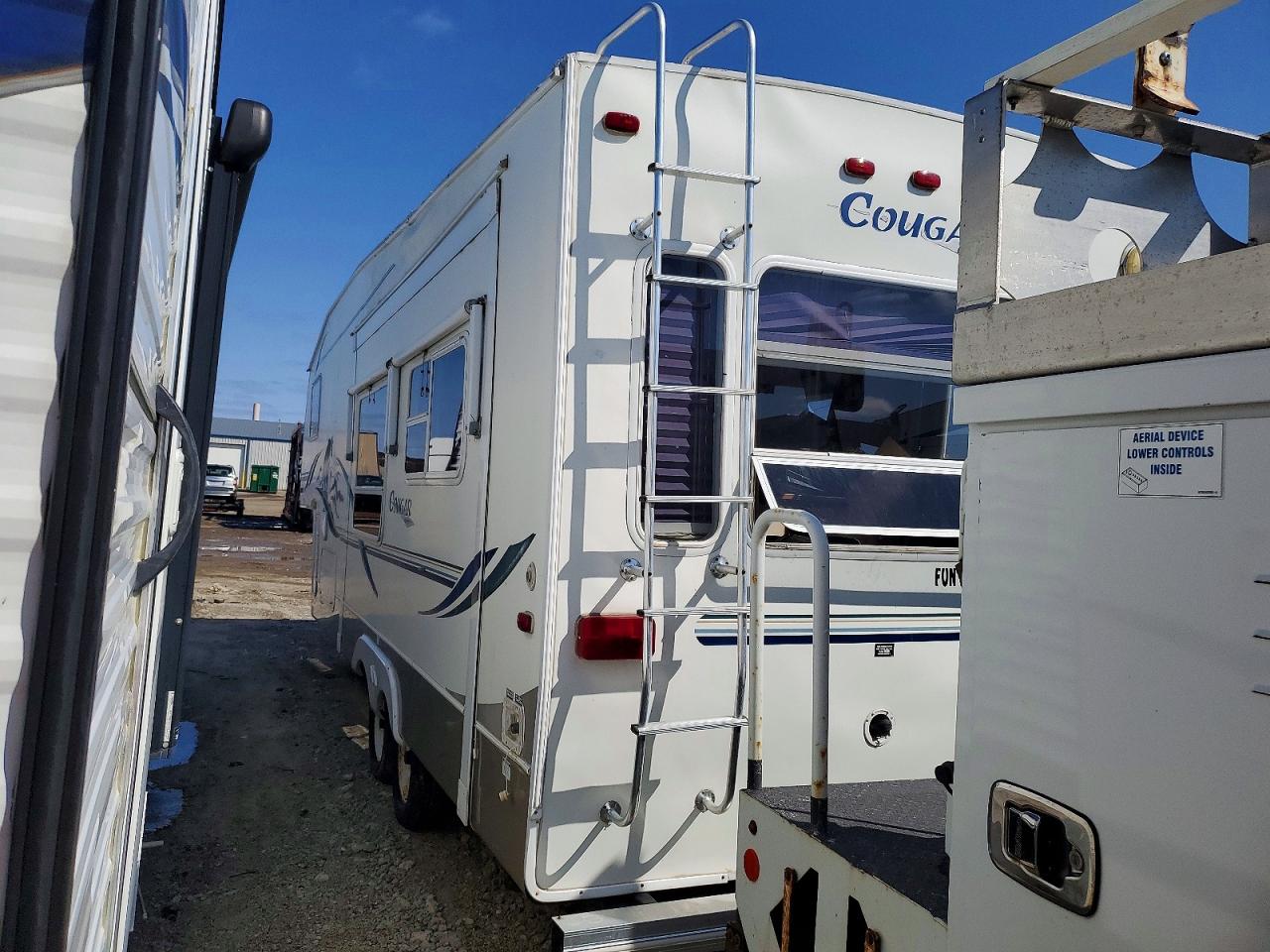 2003 KEYSTONE All models VIN 4YDF2762032034726 photo 3