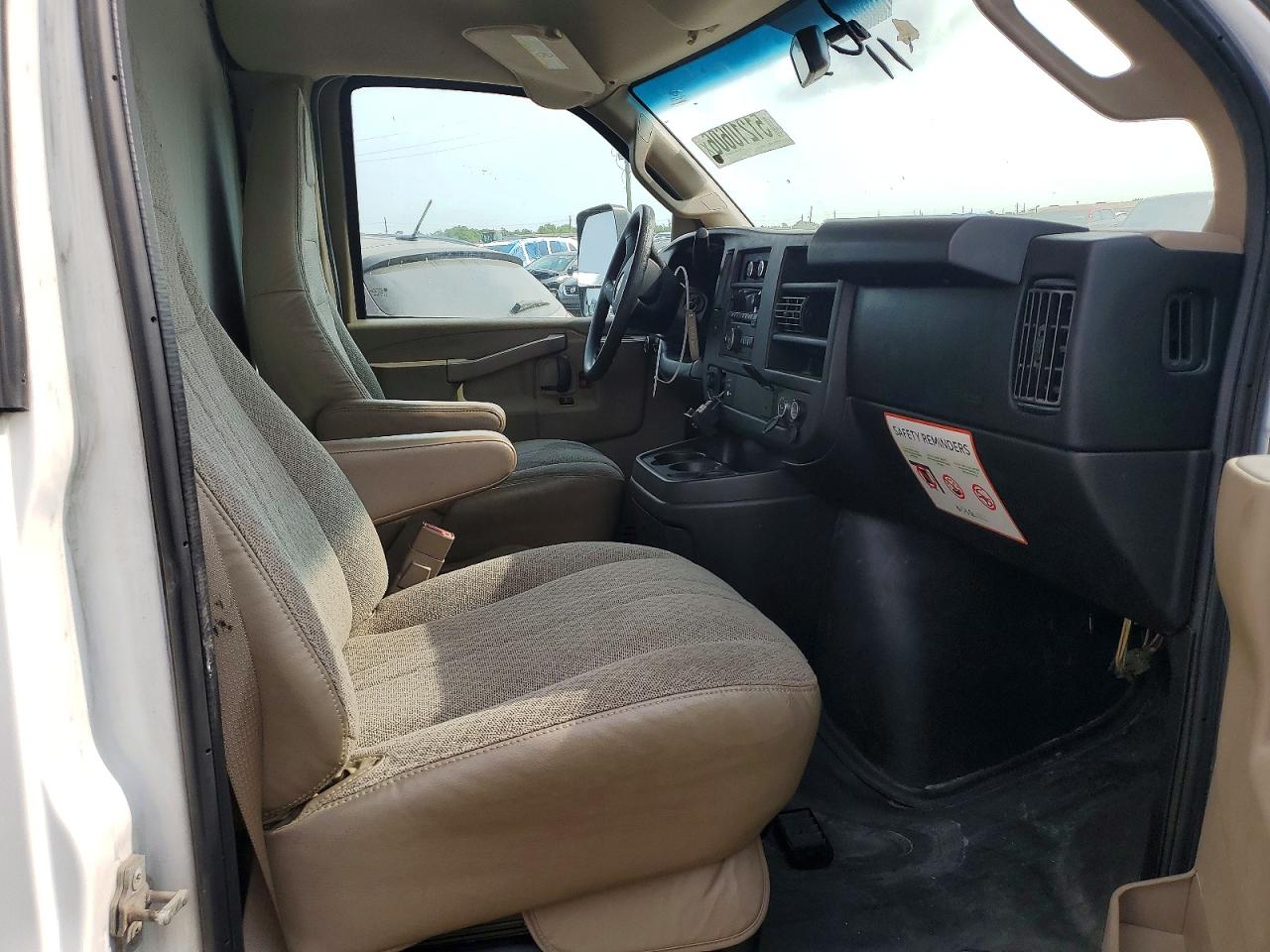 2018 Chevrolet Express VIN 1HA6GVCG5JN001012 photo 10