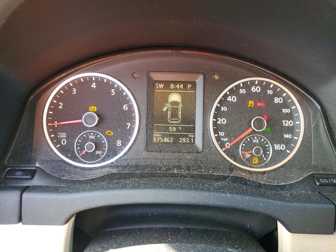 2010 Volkswagen Tiguan VIN WVGBV7AX8AW001079 photo 9