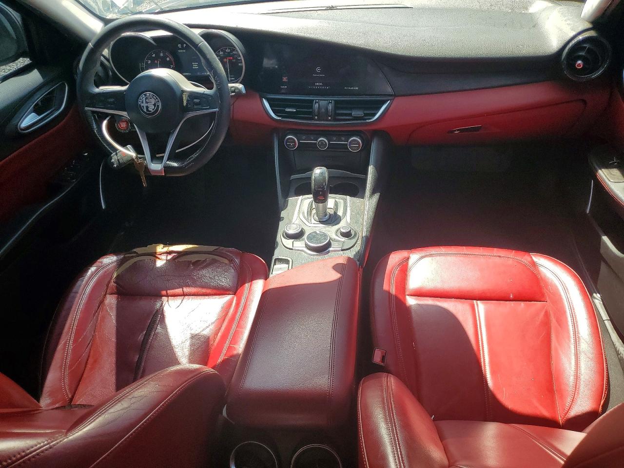 2019 Alfa Giulia VIN ZARFAMAN6K7599799 photo 8