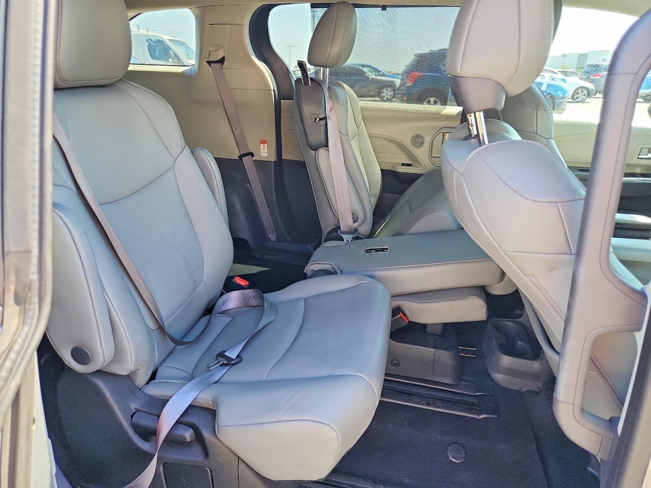 2022 Toyota Sienna VIN 5TDYRKEC1NS114813 photo 11