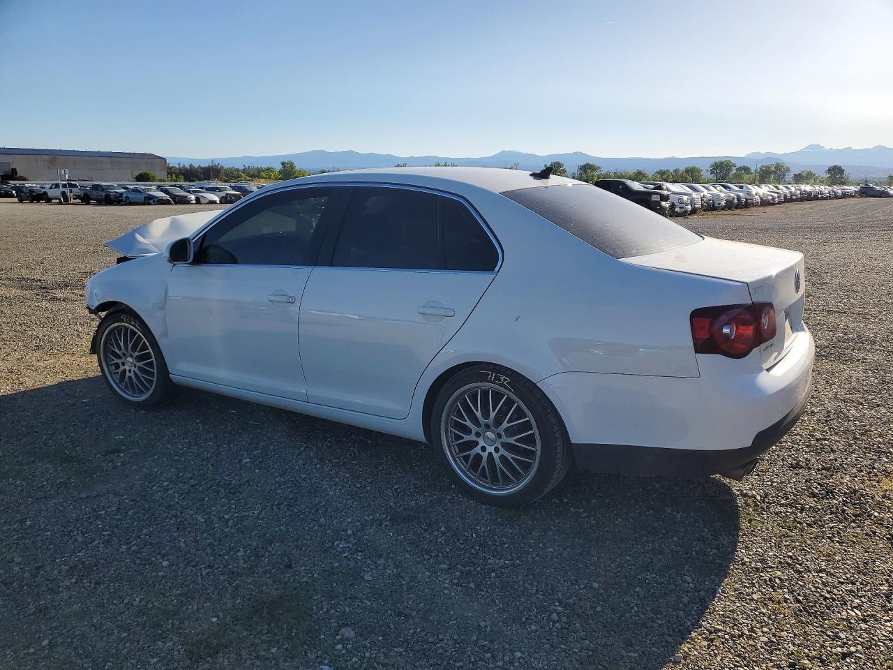 2010 Volkswagen Jetta VIN 3VWRZ7AJ7AM049172 photo 2
