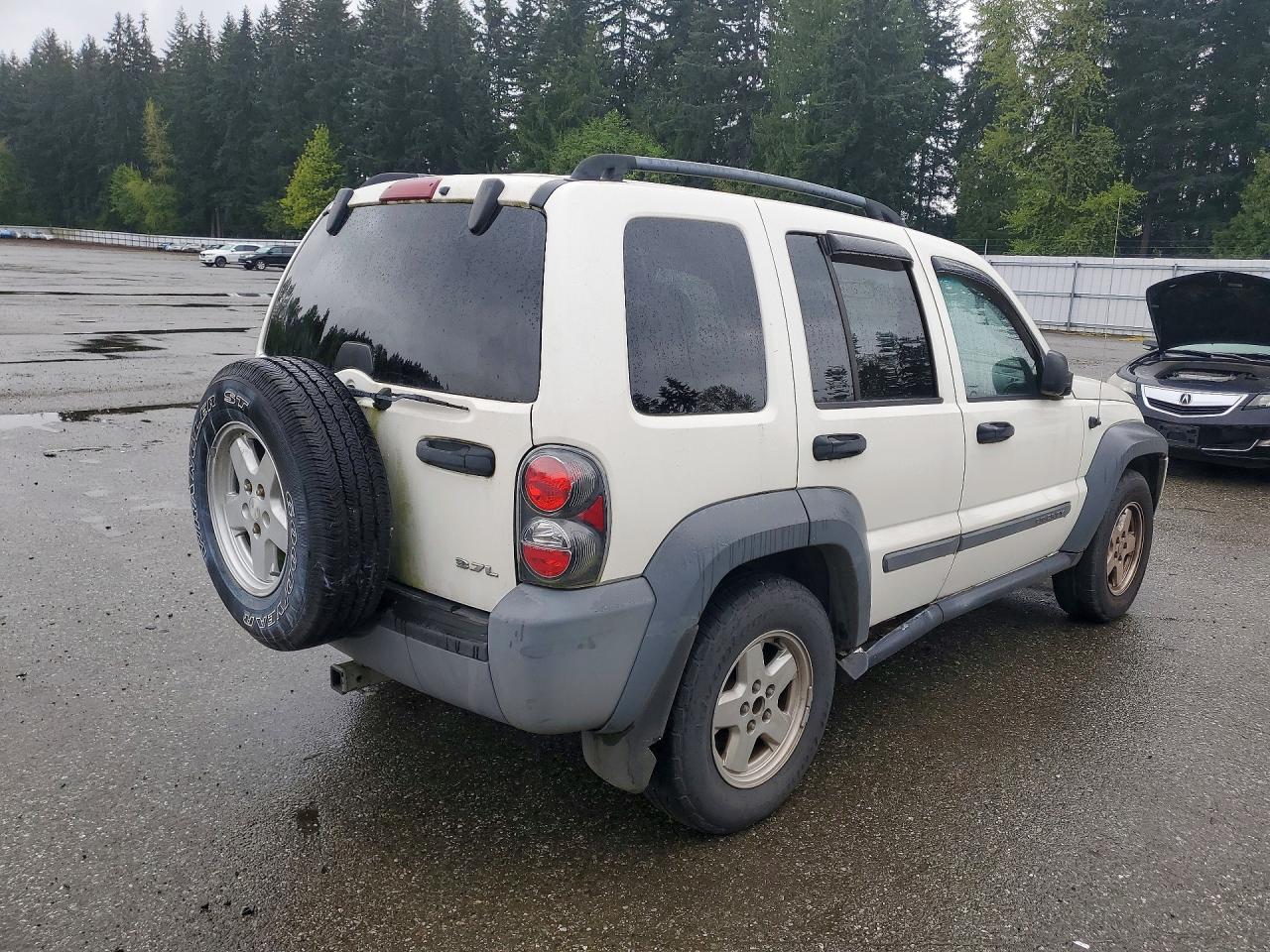 2005 Jeep Liberty VIN 1J4GL48K25W522811 photo 3