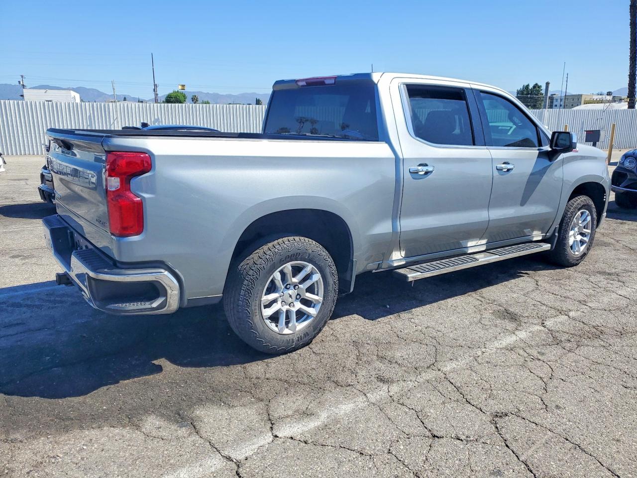2025 Chevrolet All models VIN 2GCUKGED5S1213615 photo 3