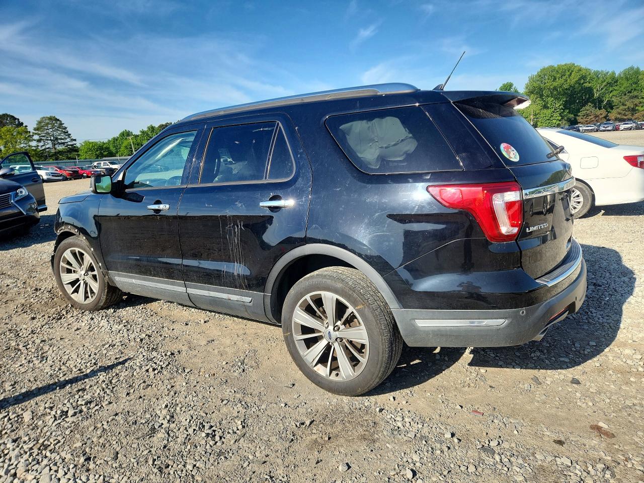 2018 Explorer VIN 1FM5K7F85JGB62524 photo 2