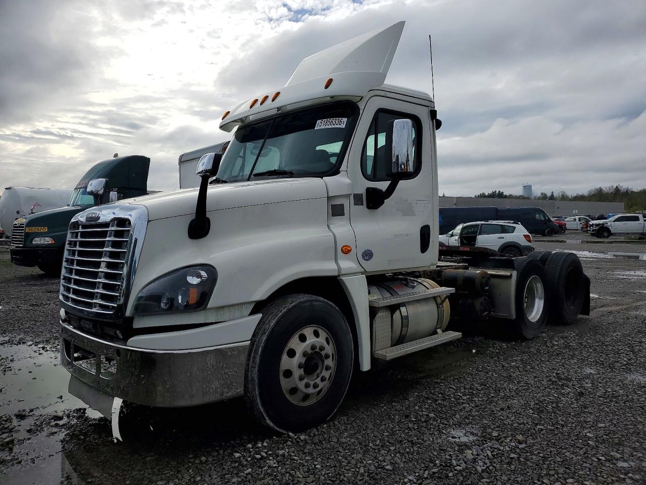 2018 FREIGHTLINER All other VIN 1FUJGEDRXJLJR9654 photo 2