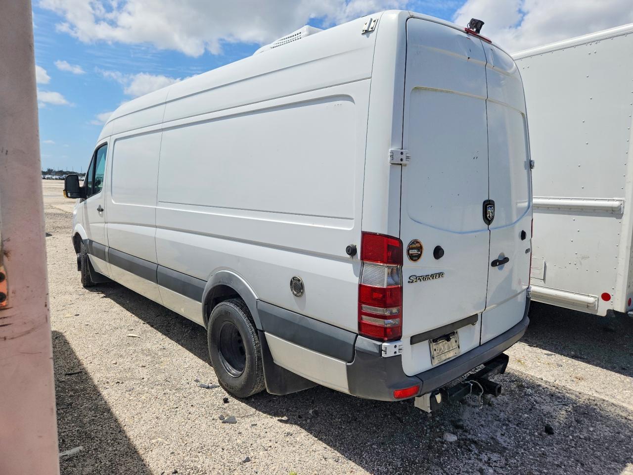 2007 Dodge Sprinter VIN WD0PF445X75196883 photo 2