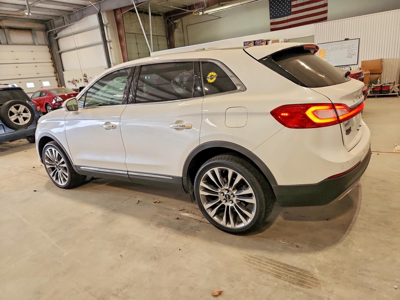 2017 Lincoln Mkx VIN 2LMPJ8LP8HBL28568 photo 2