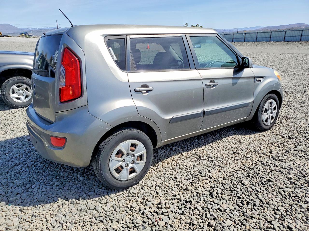 2013 KIA Soul base VIN KNDJT2A56D7529032 photo 3