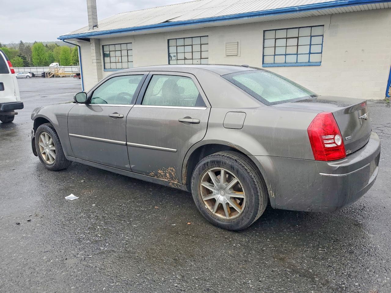 2009 Chrysler 300 VIN 2C3LK53VX9H578910 photo 2