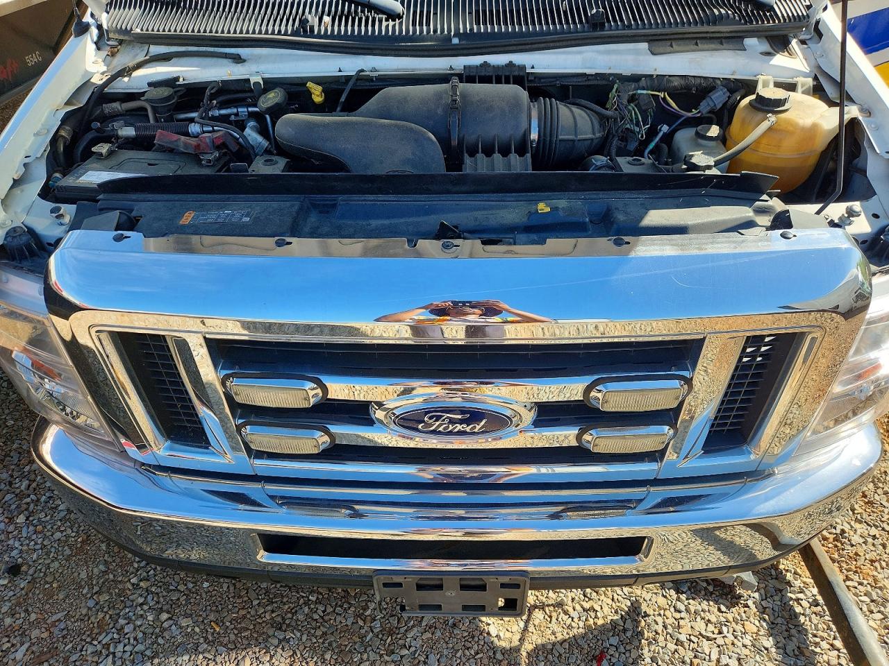 2018 Ford Econoline VIN 1FDXE4FS9JDC23210 photo 12