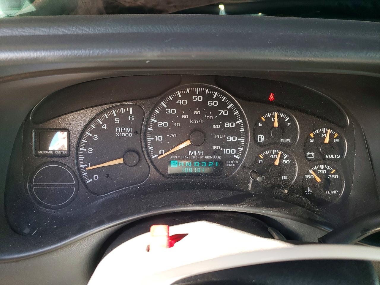 2002 Chevrolet Suburban VIN 3GNFK16Z22G335833 photo 9