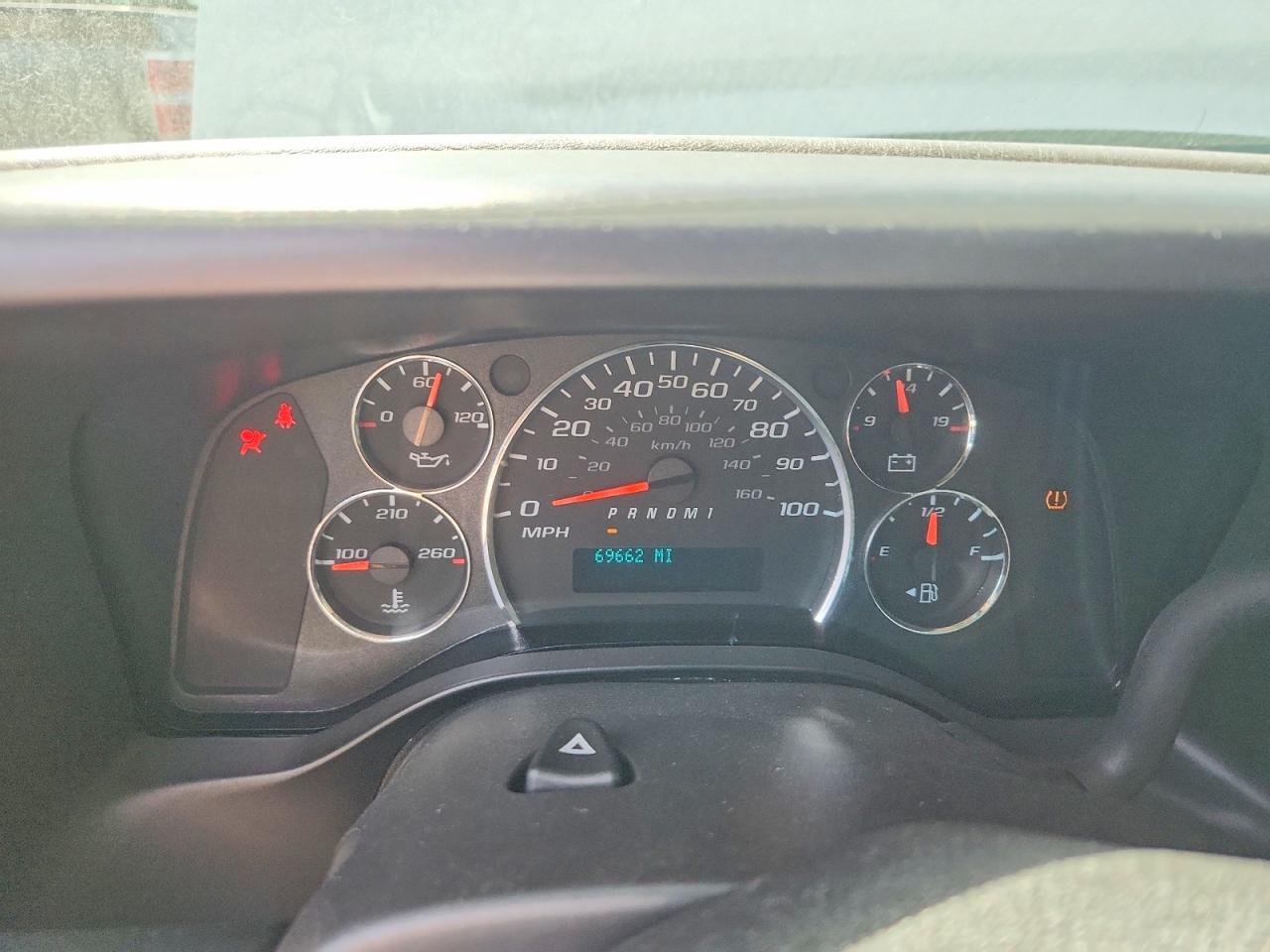 2023 Chevy Express VIN 1GCWGAFP1P1229677 photo 9