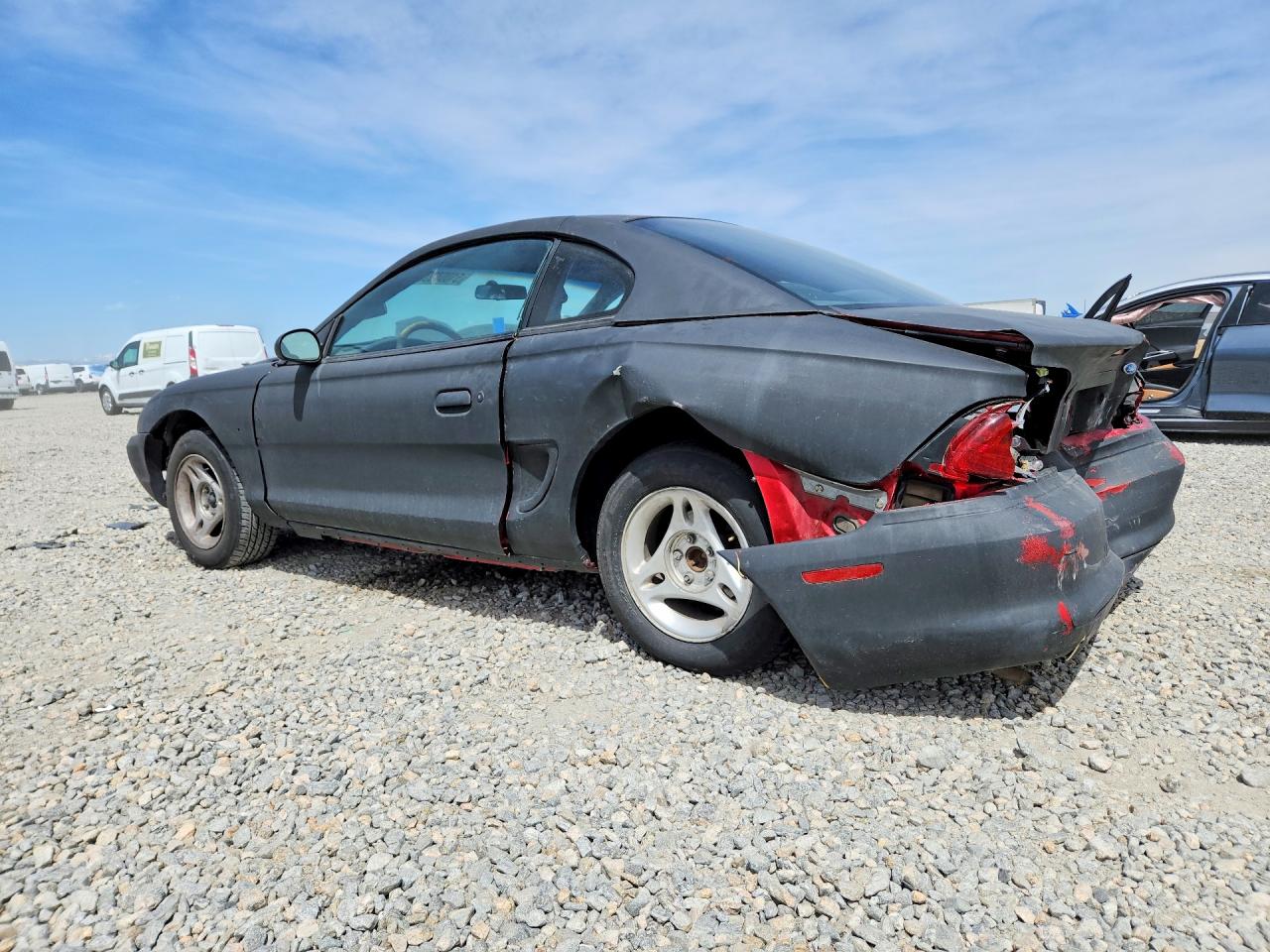 1996 Ford Mustang VIN 1FALP4040TF177562 photo 2
