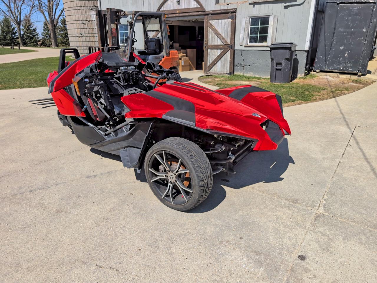 2015 POLARIS Slingshot VIN 57XAAPFA7F5100531 photo 1