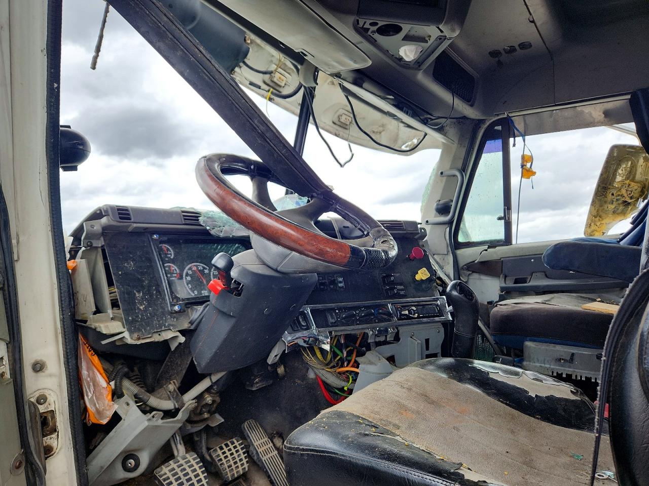 2005 FREIGHTLINER All other VIN 1FUJA6CK25LN07384 photo 5