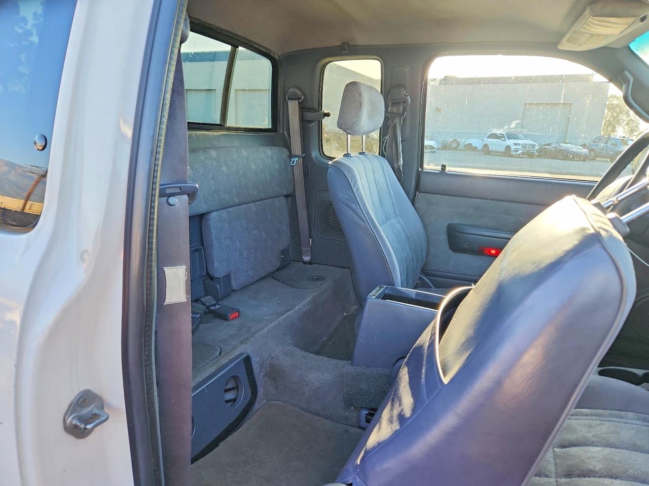 2000 Toyota Tacoma VIN 4TASM92N3YZ600895 photo 10