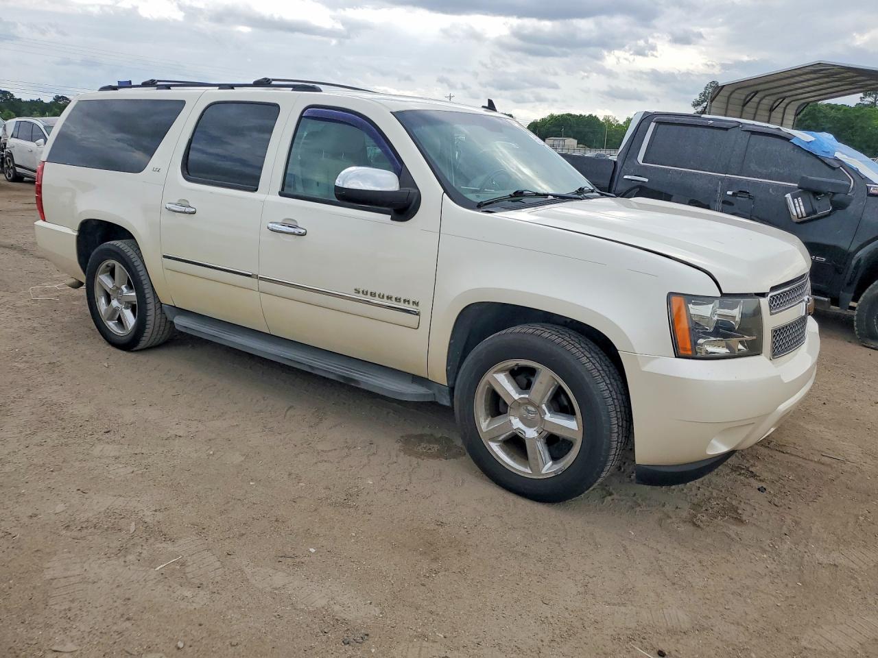 2011 CHEVROLET Suburban VIN 1GNSCKE02BR128279 photo 4