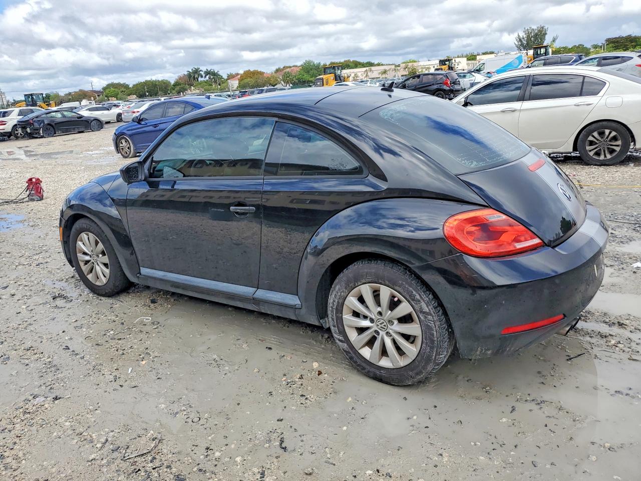 2014 VOLKSWAGEN Beetle VIN 3VWFP7AT8EM620572 photo 2