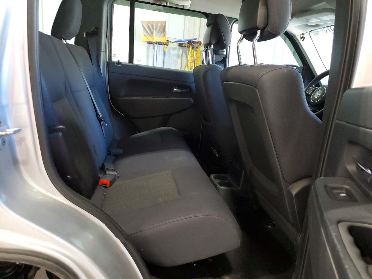 2011 Jeep Liberty VIN 1J4PN2GKXBW575011 photo 11