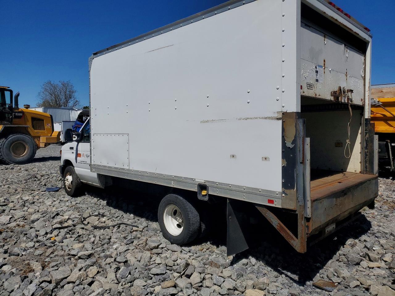 2010 Ford Econoline VIN 1FDWE3FL7ADA89005 photo 2