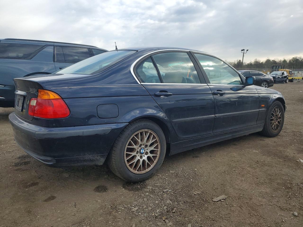 1999 BMW 3 series VIN WBAAM5338XFR07174 photo 3