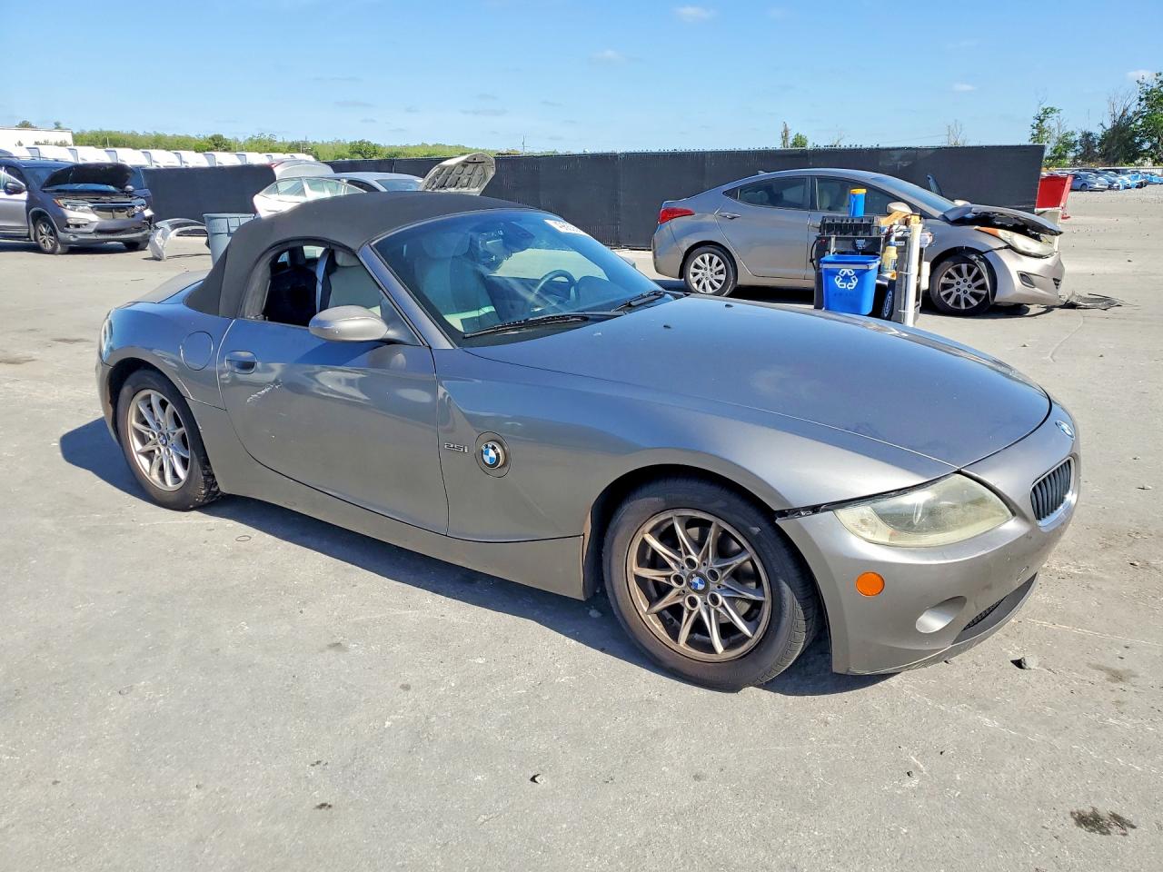 2005 BMW Z4 VIN 4USBT33525LS53572 photo 4