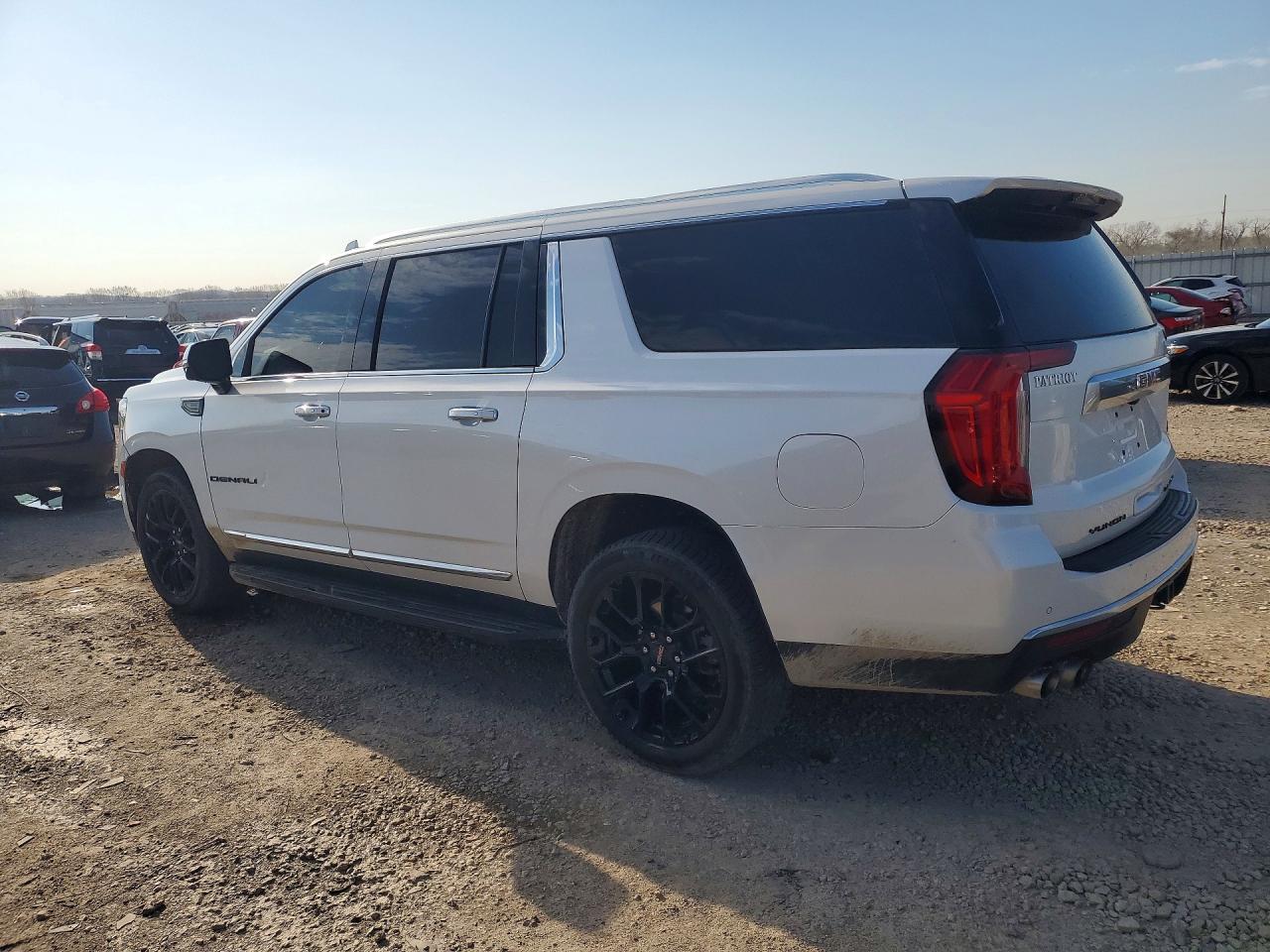 2022 GMC Yukon VIN 1GKS2JKL6NR290395 photo 2