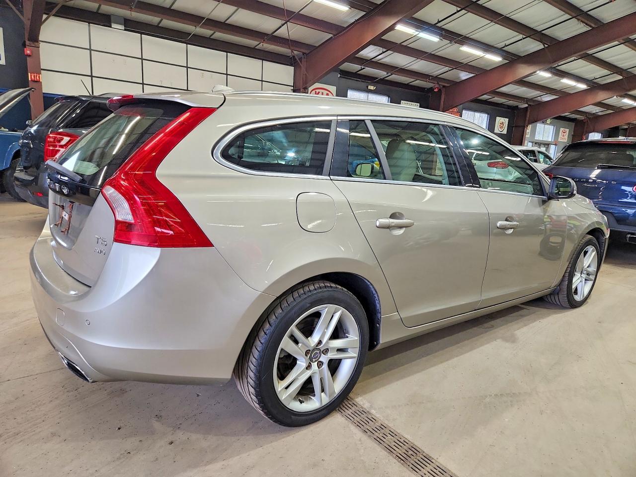 2015 Volvo V60 VIN YV1612SM9F1267136 photo 3