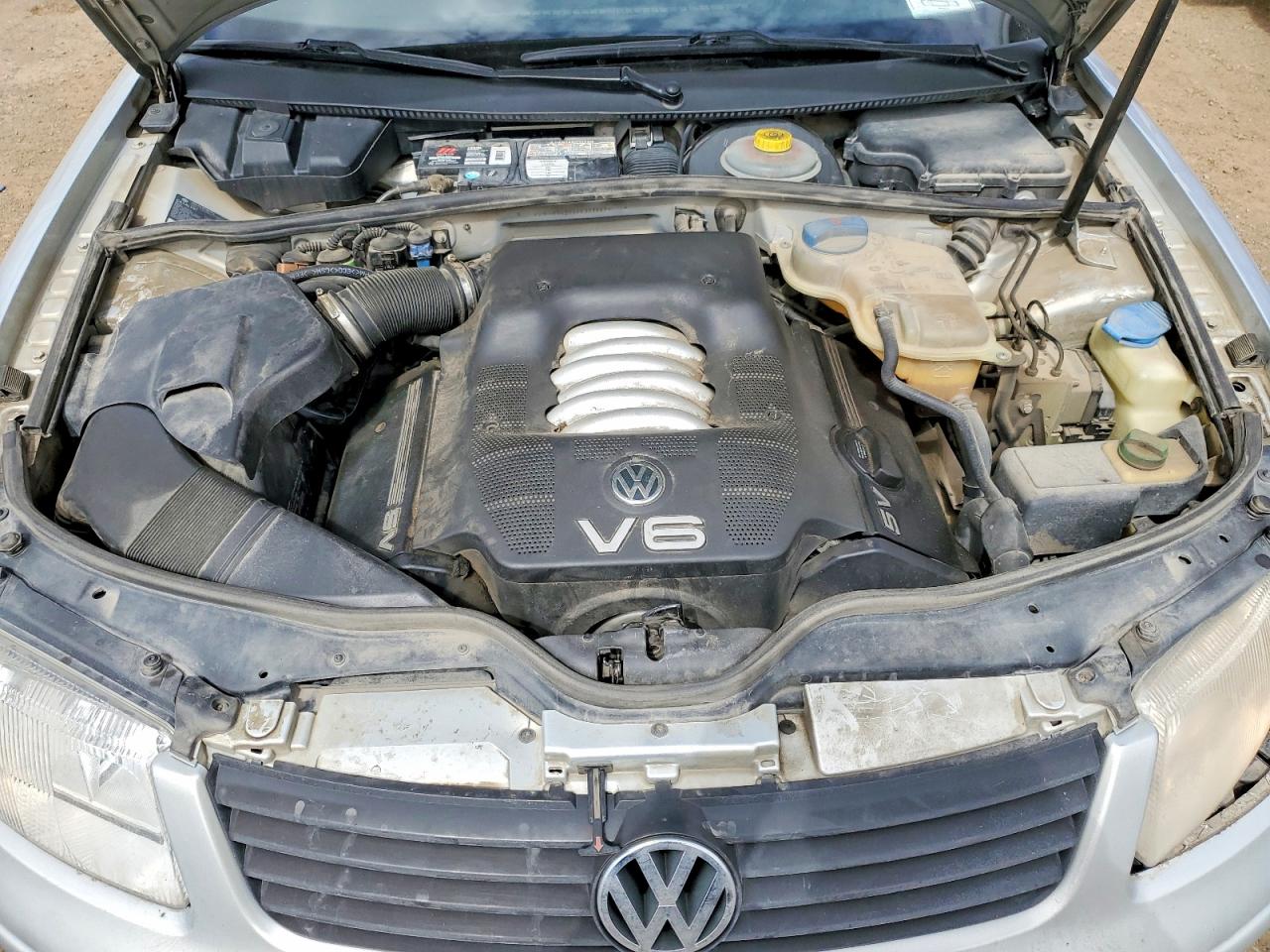 1999 Volkswagen Passat VIN WVWAD63B5XE321862 photo 11