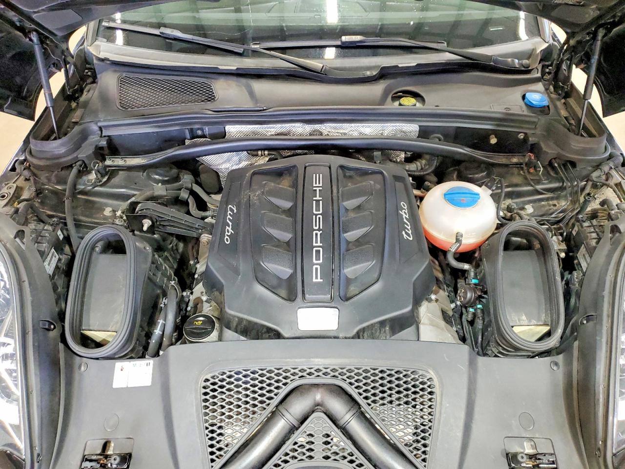 2018 Porsche Macan VIN WP1AF2A51JLB70696 photo 12