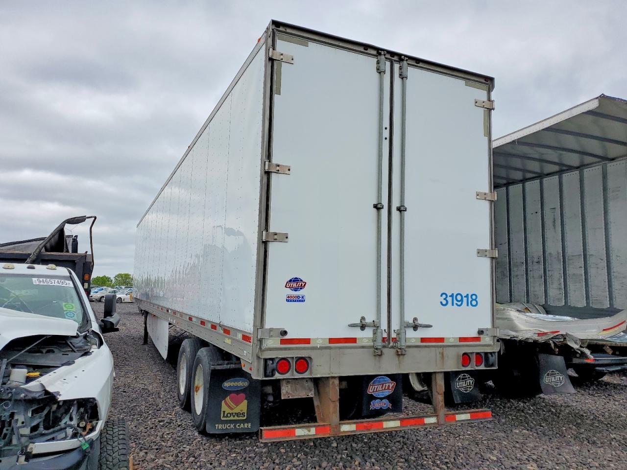 2019 UTILITY All models VIN 1UYVS2533K3665203 photo 3