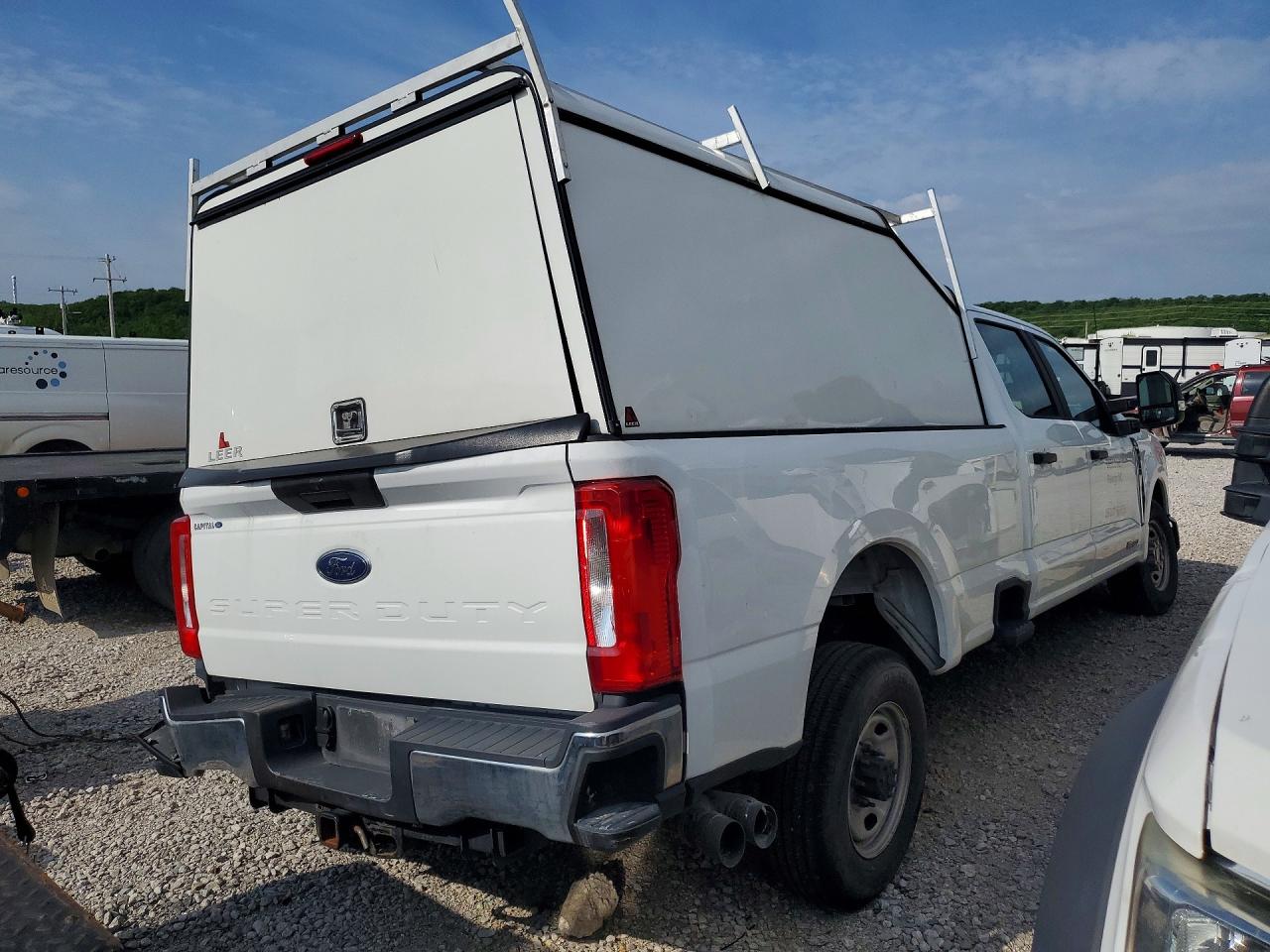2023 Ford F350 VIN 1FT8W3AT7PEC75860 photo 3