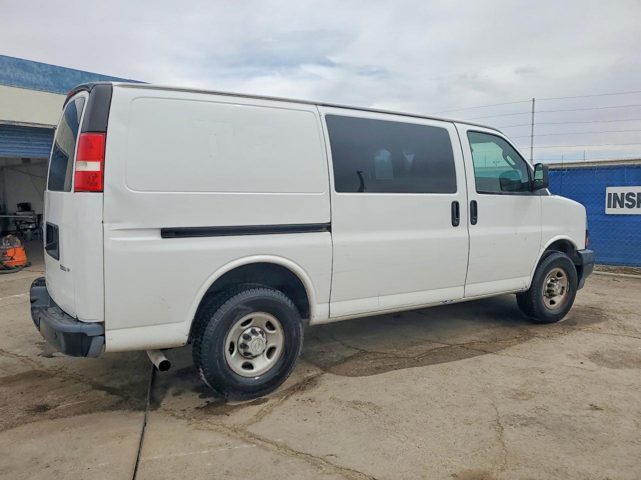 2019 CHEV Express VIN 1GCWGAFPXK1372099 photo 3
