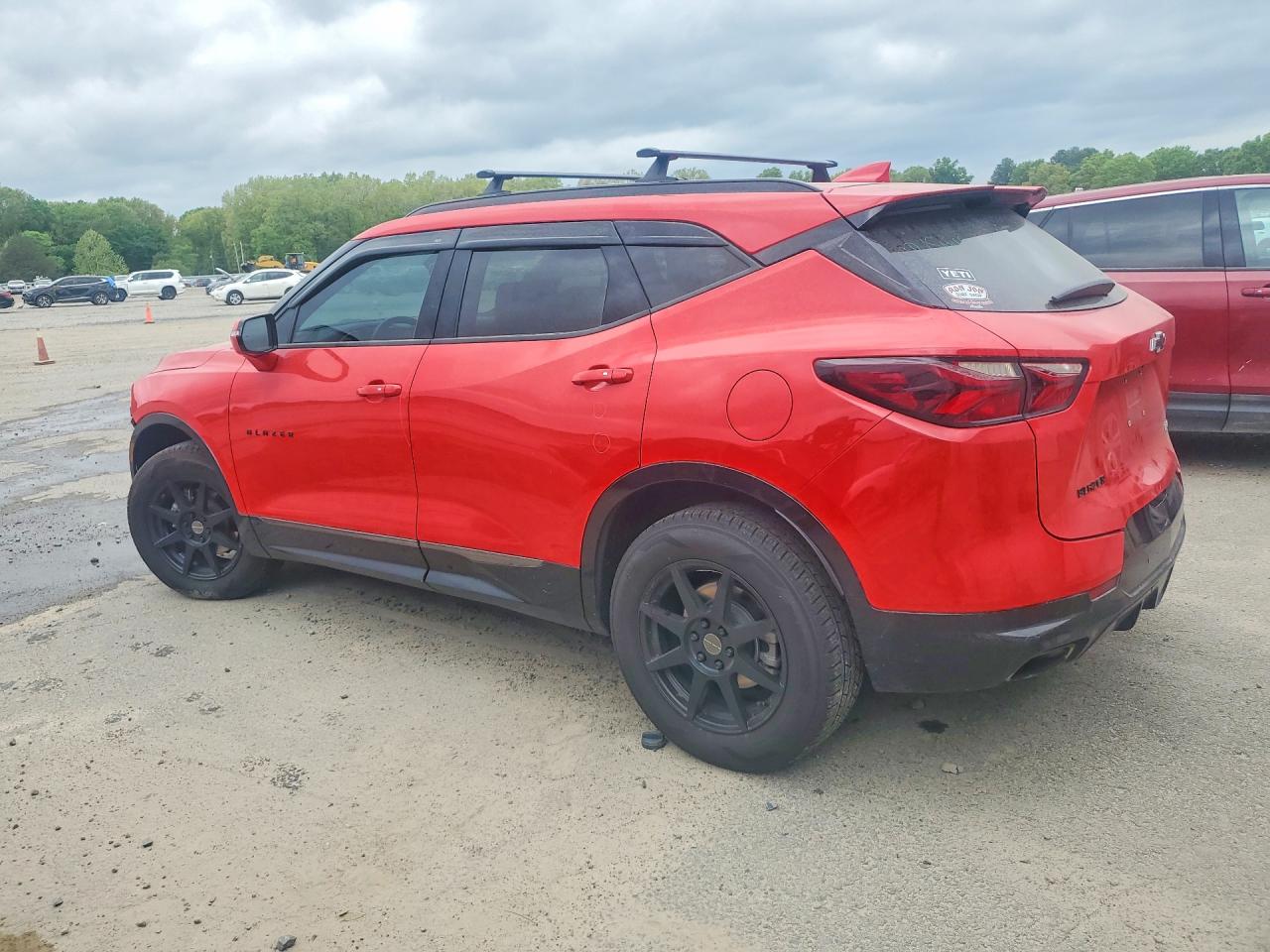 2021 Chevrolet Blazer VIN 3GNKBERS7MS504622 photo 2