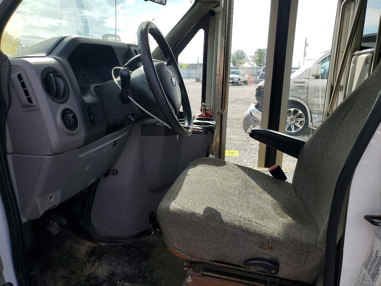 2016 Ford Econoline VIN 1FDEE3FL8GDC03520 photo 5