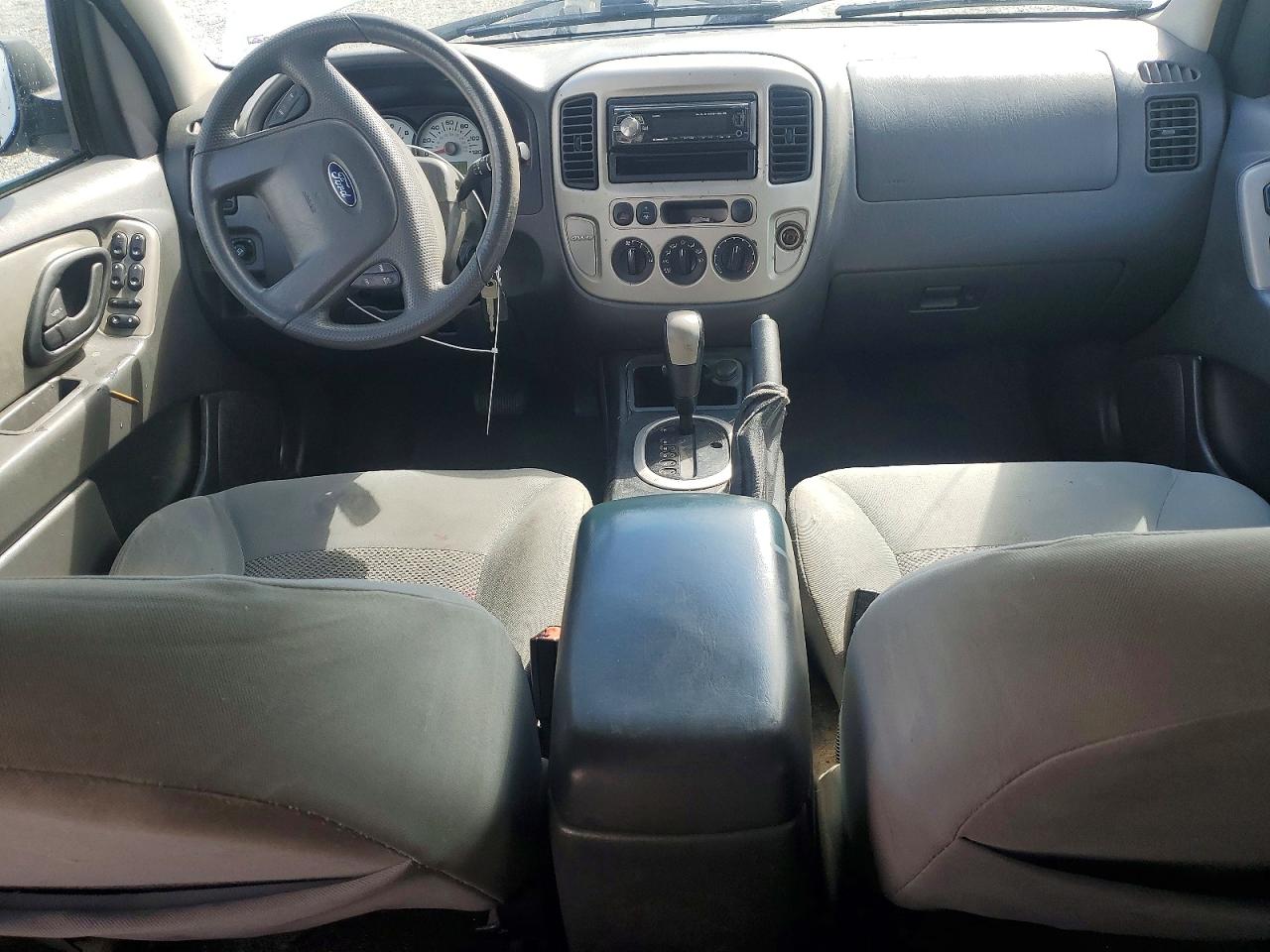 2007 Ford Escape VIN 1FMYU93107KA60001 photo 8