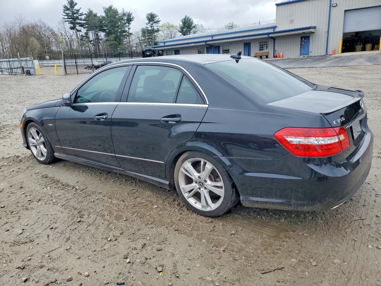 2012 Mercedes-Benz E-class VIN WDDHF8JB2CA544276 photo 2