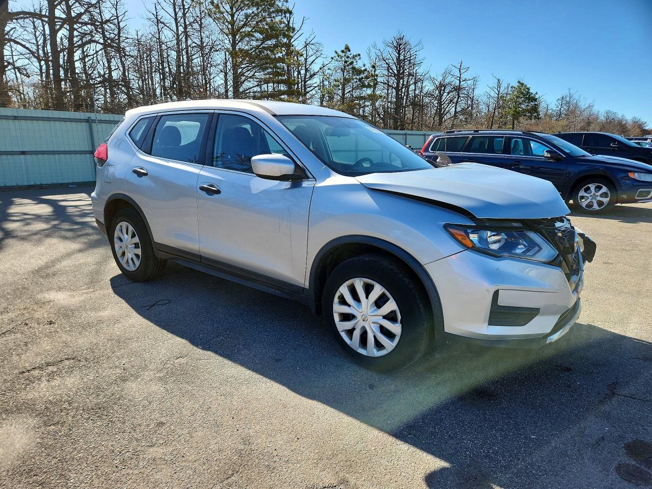 2017 Nissan Rogue VIN JN8AT2MV0HW258917 photo 4