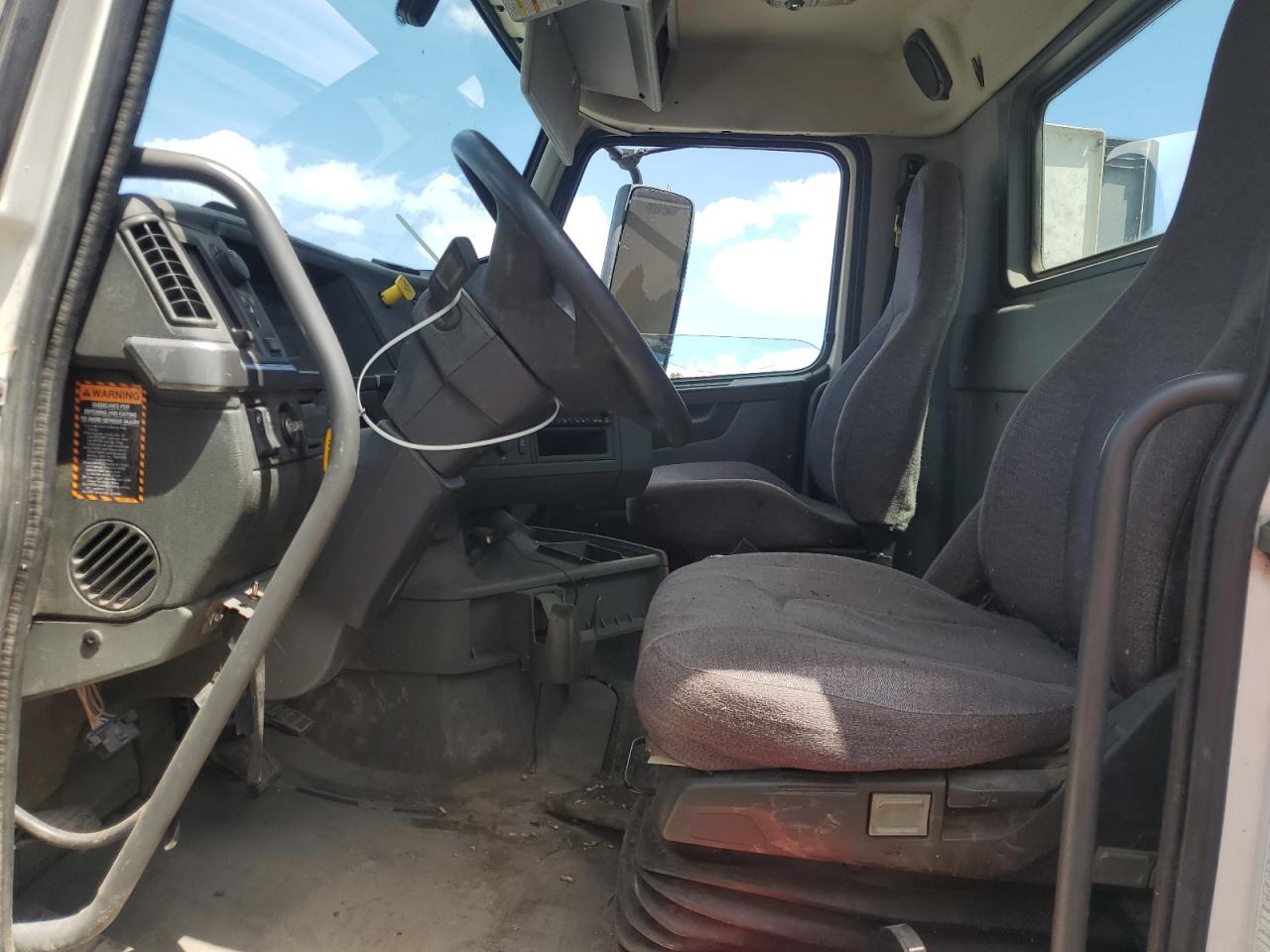 2022 VOLVO Vn VIN 4V4NC9EHXNN312888 photo 5