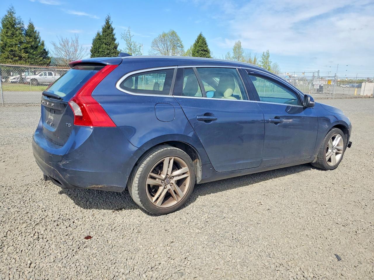 2015 Volvo V60 VIN YV140MEK5F1221979 photo 3