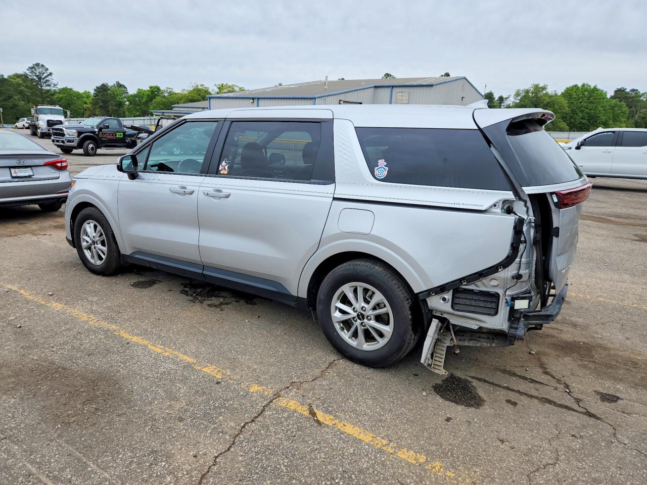 2023 Kia All other VIN KNDNB4H34P6272659 photo 2